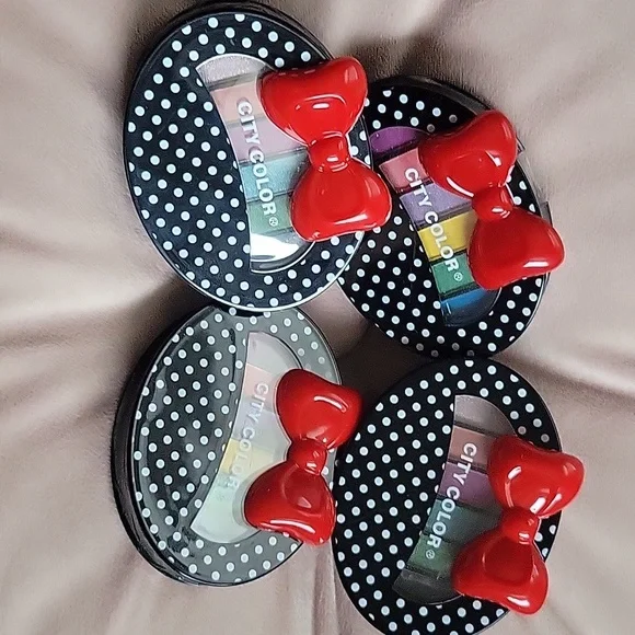 City Color Eye Shadow and 2 Eyeliner Pencil - Picture 3 of 4